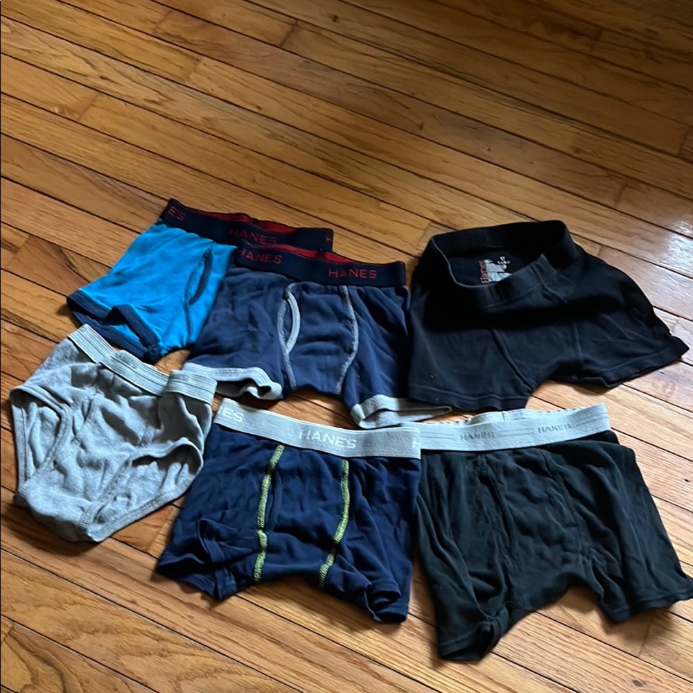 Underwear Bundle Hanes 6 Pair Cotton Boys Small (Sz 6-8) 5 Boxer Briefs, 1 Brief